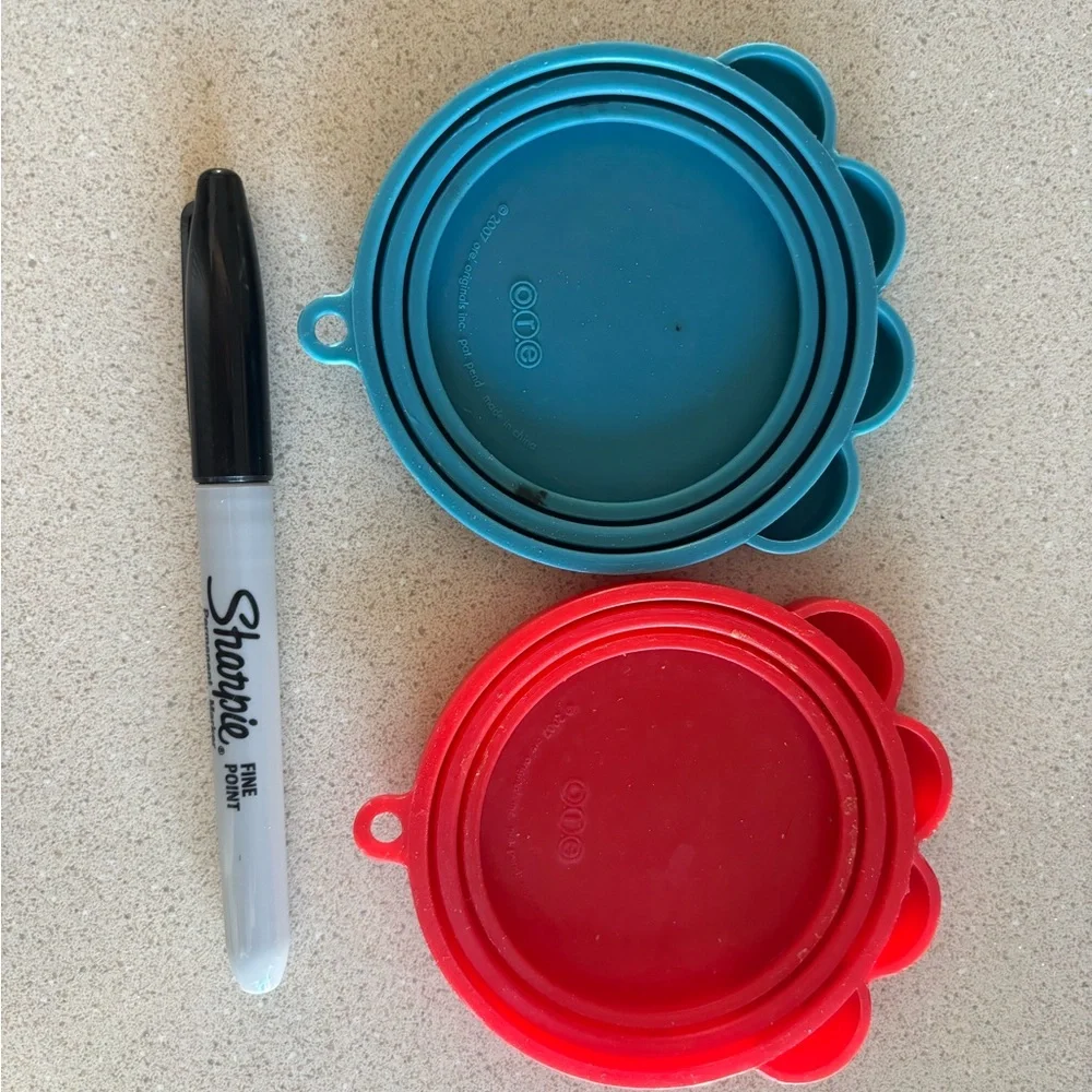 2 dog food can lid covers